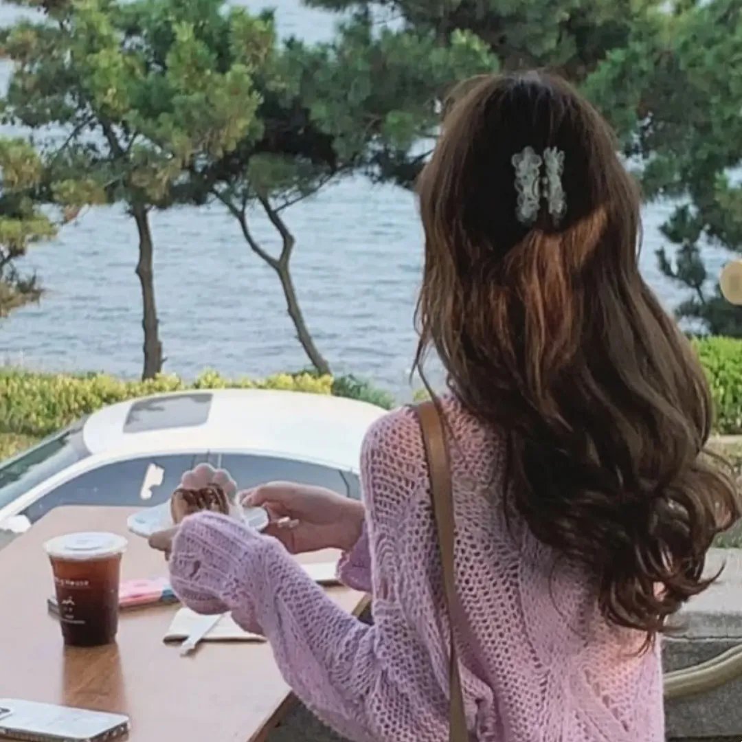 娇憨女郎
